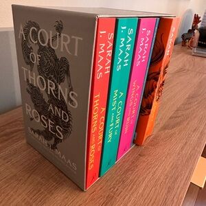 A Court of Thorns and Roses (ACOTAR) full book series